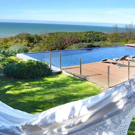 Isis Villa Colares