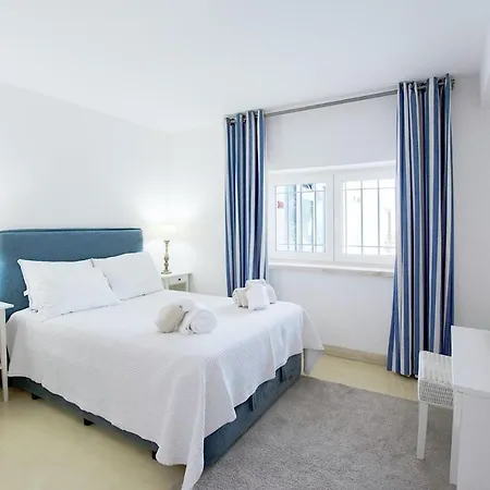 Isis Villa Colares