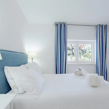 Isis Villa Colares